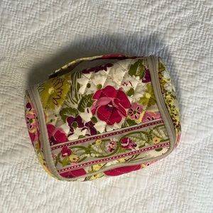 Vera Bradley Make Me Blush Hanging Travel Case EUC